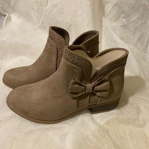 Girls boots.  Size 2
